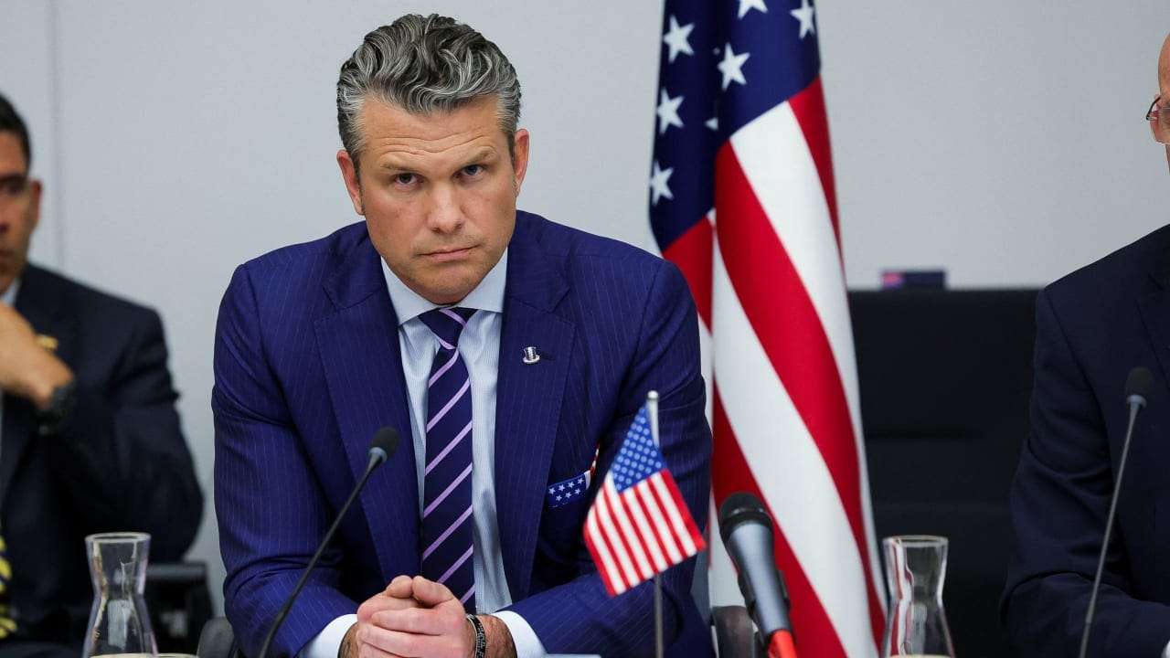 US Defense Secretary Pete Hegseth’s Plane Makes Emergency Landing in UK Due to Cracked Windscreen